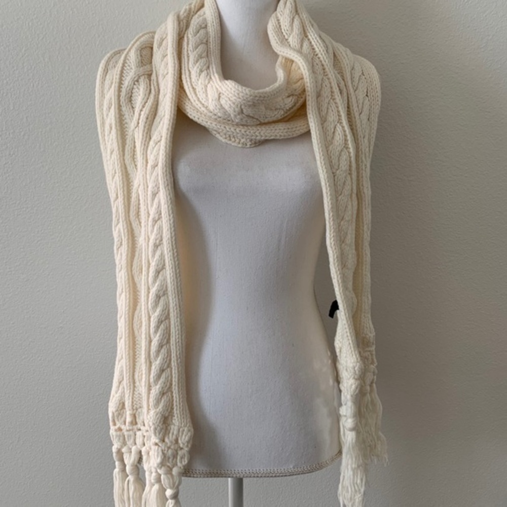 Elegant Cream Cable Knit Scarf